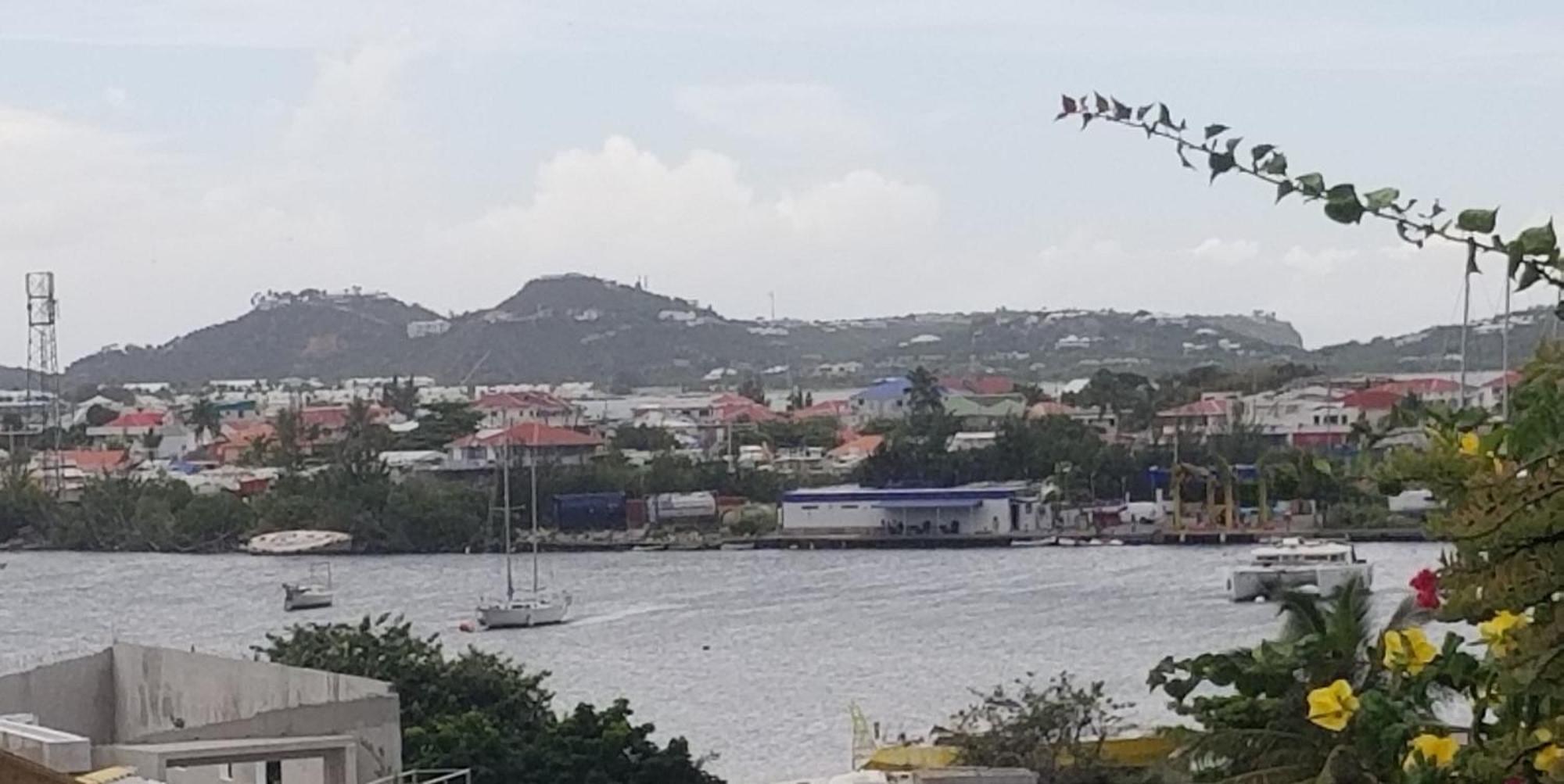 CHILL SPOT avec vue sur lagon - with a lagoon view SXM Marigot  Extérieur photo
